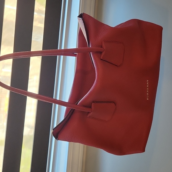 Red leather Burberry purse - Picture 1 of 12